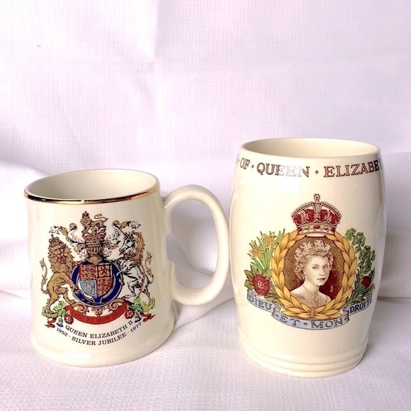 Queen Elizabeth II Set with 1953 Coronation Beaker and 1977 Silver Jubilee Cup - Picture 1 of 11